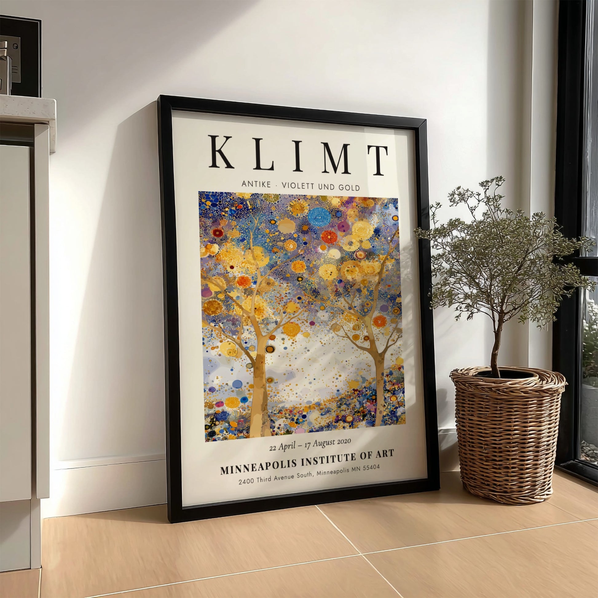 Antike Violett und Gold poster featuring vibrant colors and intricate patterns inspired by Gustav Klimt