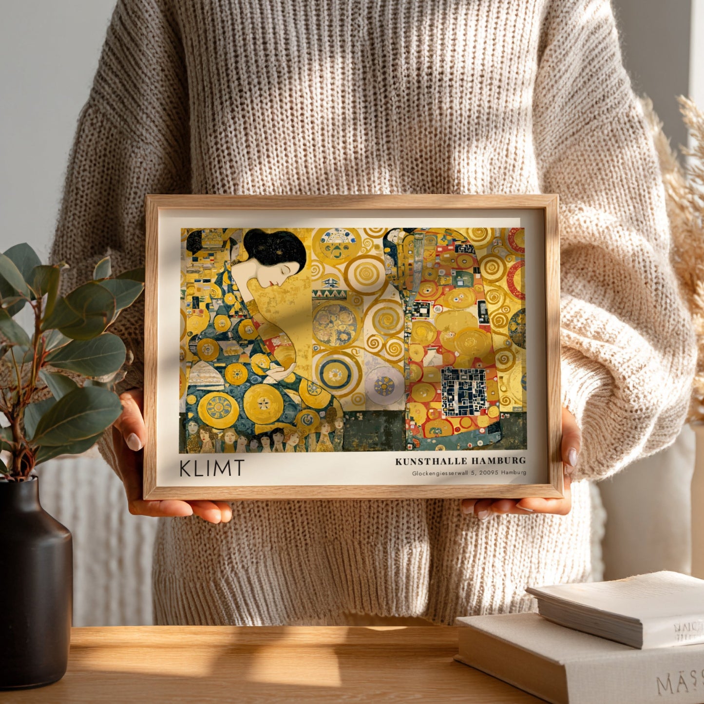 Dunkel und Gold Klimt wall art print featuring gold tones and intricate patterns