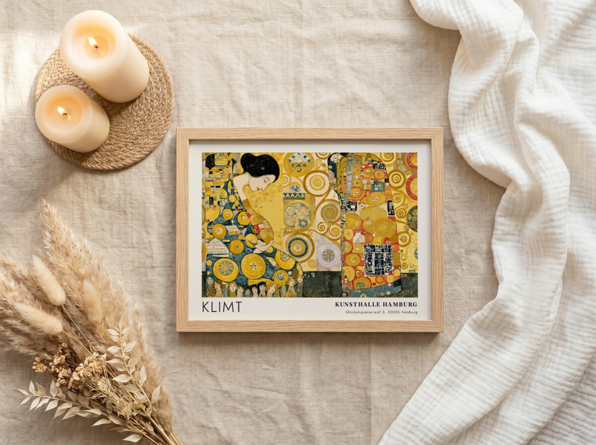 Dunkel und Gold Klimt wall art print featuring gold tones and intricate patterns