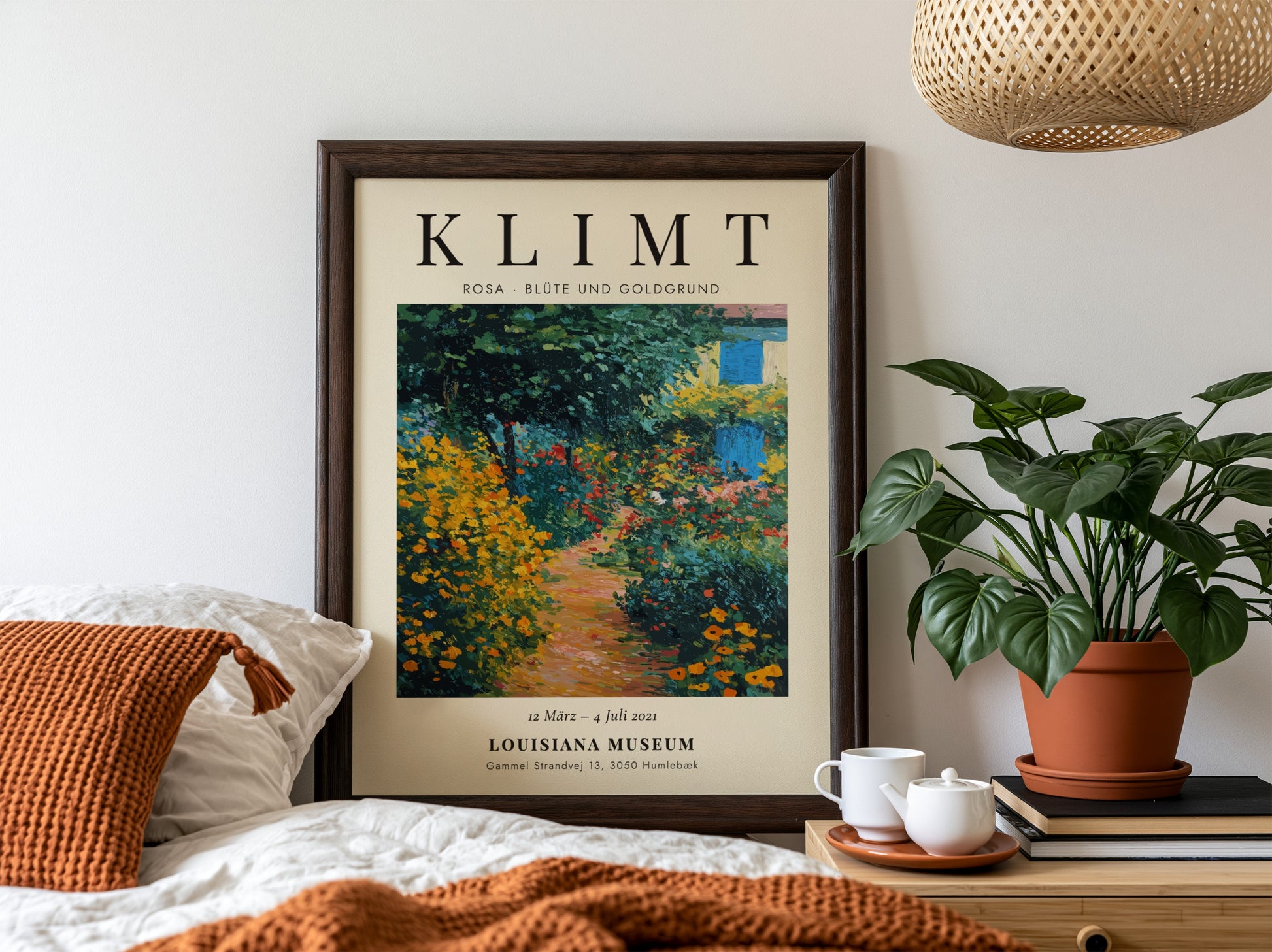 Rosa - Blüte und Goldgrund poster featuring vibrant flowers and lush greenery inspired by Gustav Klimt