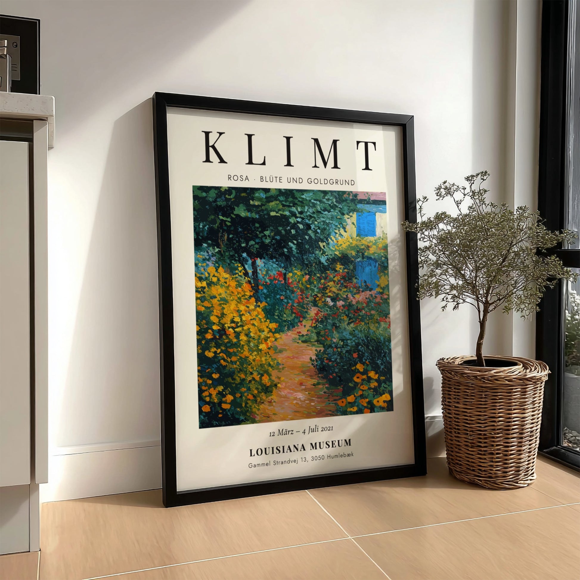 Rosa - Blüte und Goldgrund poster featuring vibrant flowers and lush greenery inspired by Gustav Klimt