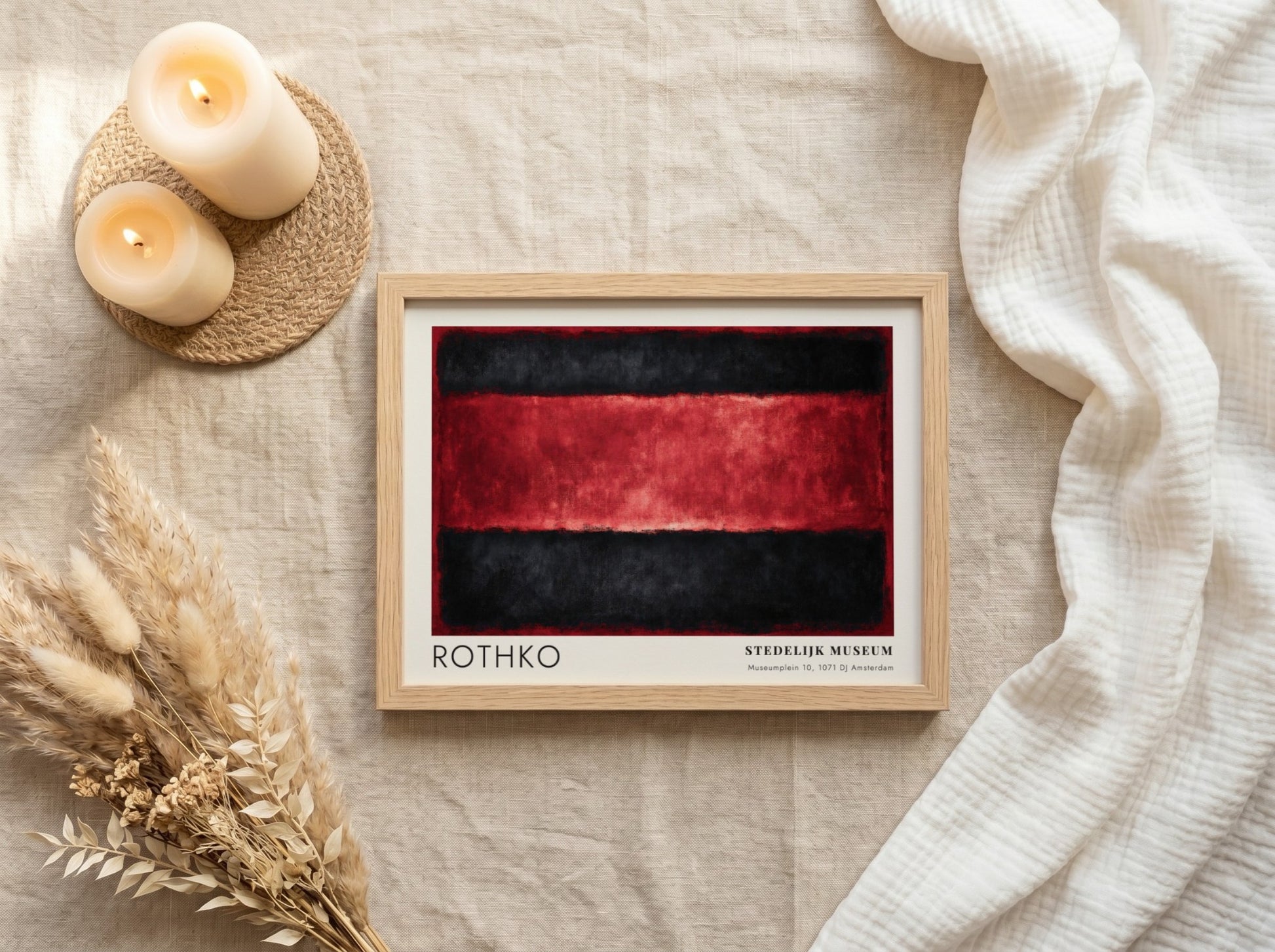 Wall art poster featuring Mark Rothko Veld en Stilte with black and red bands.